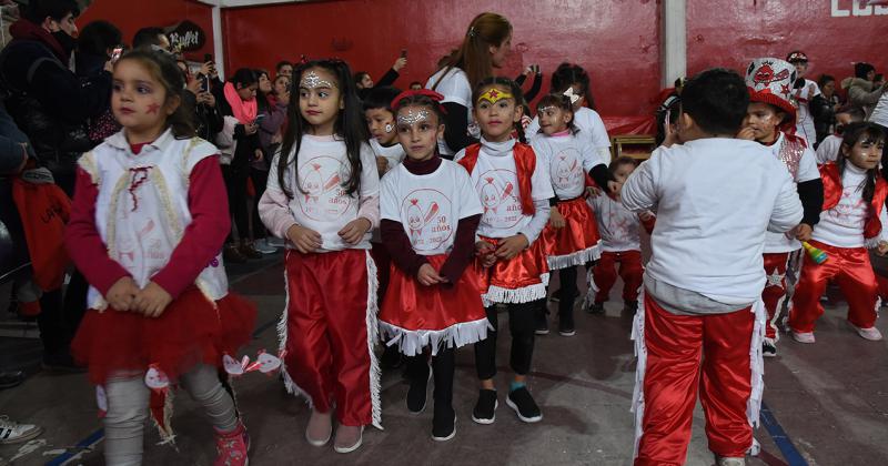 Arrancaron los festejos por los 50 antildeos del Jardiacuten Bichito Rojo
