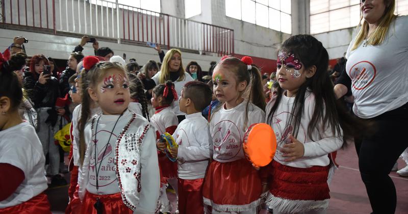 Arrancaron los festejos por los 50 antildeos del Jardiacuten Bichito Rojo