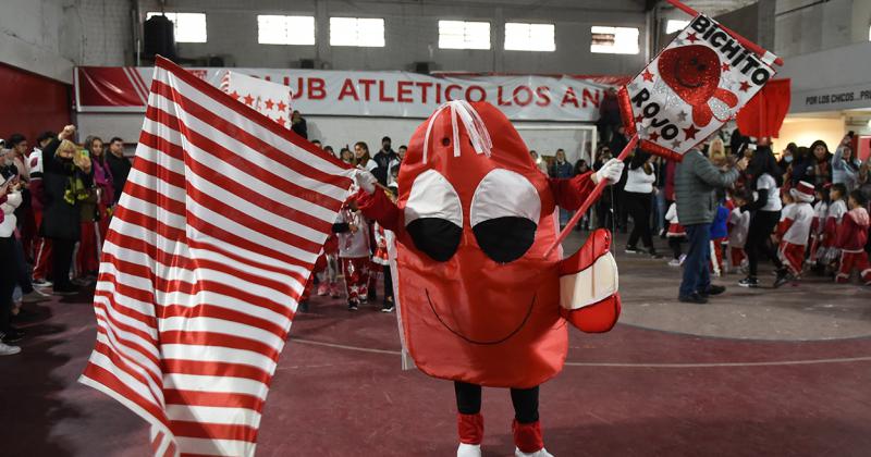 Arrancaron los festejos por los 50 antildeos del Jardiacuten Bichito Rojo