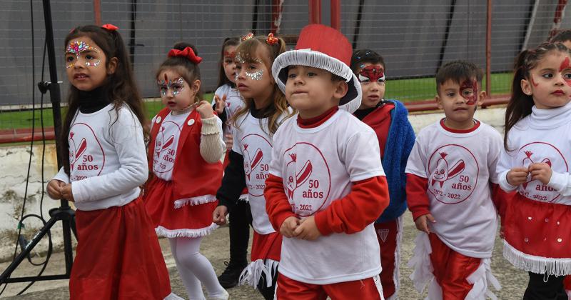 Arrancaron los festejos por los 50 antildeos del Jardiacuten Bichito Rojo