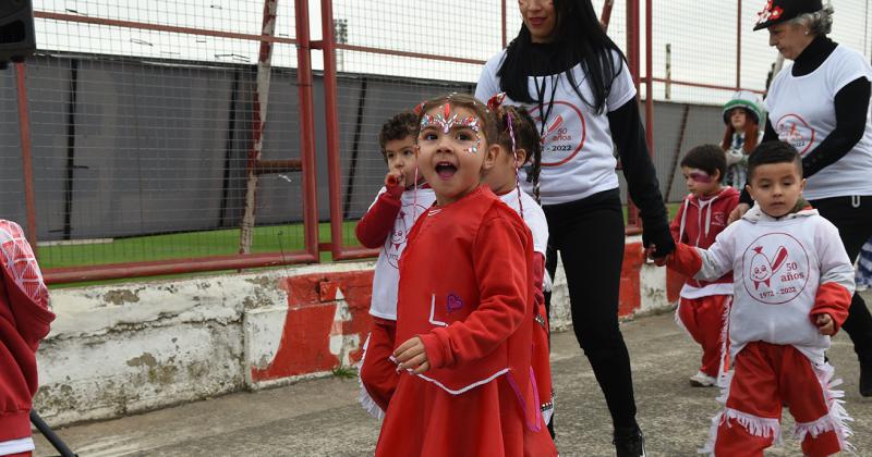 Arrancaron los festejos por los 50 antildeos del Jardiacuten Bichito Rojo