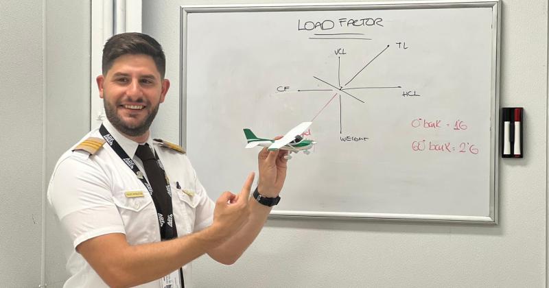 Diego ya es instructor de vuelo y tiene la misión de trasmitir todos sus conocimientos