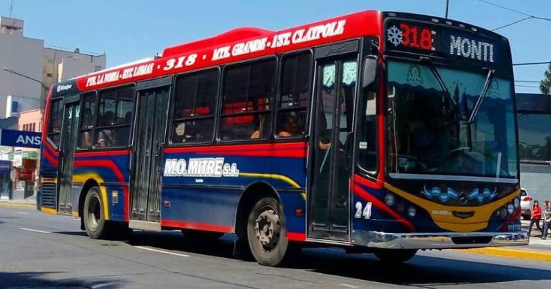 Fue a bordo de un colectivo de la línea 318