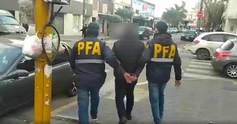 El expolicía fue detenido en Lomas de Zamora