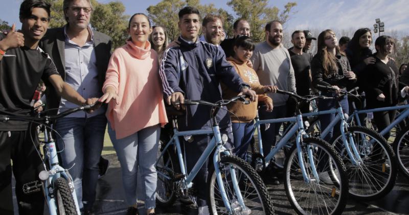 Entregaron m�s de 10 mil bicicletas a alumnos del Municipio