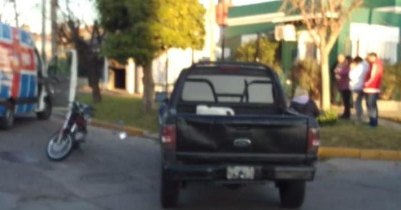 Una camioneta chocó con una moto en Lomas y hubo una víctima fatal