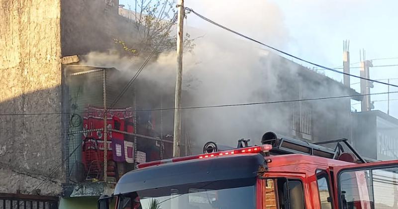 Incendio en Villa Fiorito- se prendioacute fuego una casa