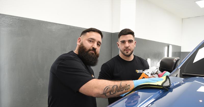 Los Decker y la esteacutetica vehicular un hobbie que se transformoacute en salida laboral
