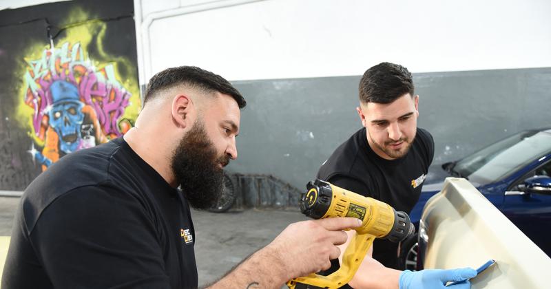 Los Decker y la esteacutetica vehicular un hobbie que se transformoacute en salida laboral