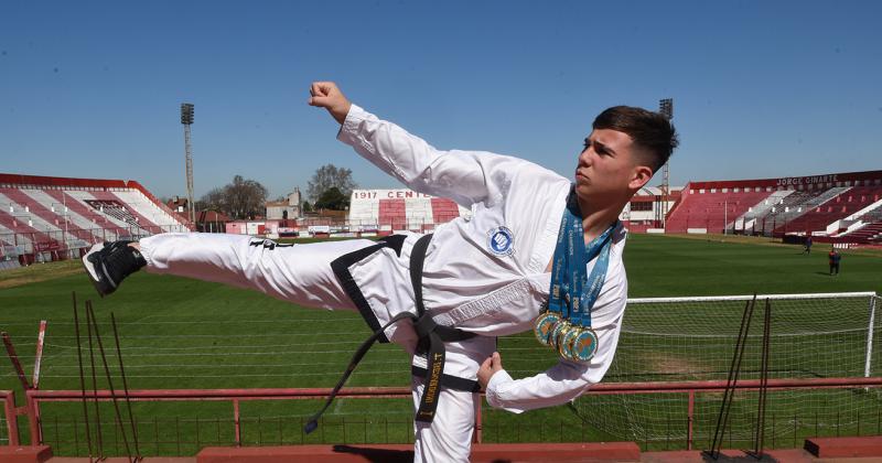 Campeoacuten del mundo en taekwondo y futbolista- el talento de Tomaacutes Benardoni