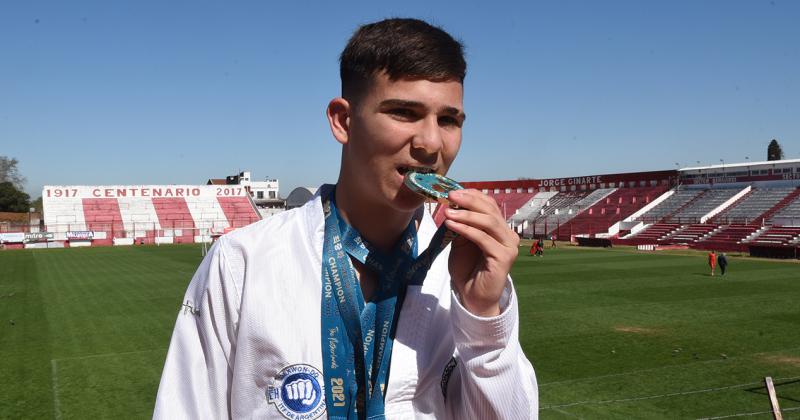 Campeoacuten del mundo en taekwondo y futbolista- el talento de Tomaacutes Benardoni
