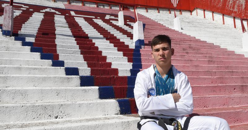 Campeoacuten del mundo en taekwondo y futbolista- el talento de Tomaacutes Benardoni