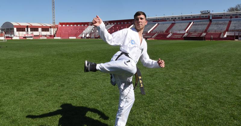 Campeoacuten del mundo en taekwondo y futbolista- el talento de Tomaacutes Benardoni