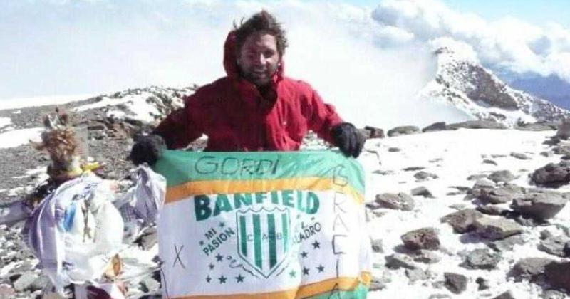 La bandera del Taladro acompaño a Tomas en el Aconcagua