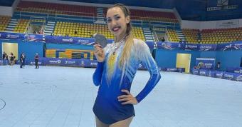 Carolina Burwan feliz con su medalla en el Panamericano