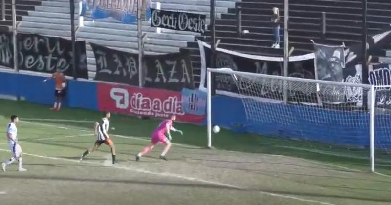 Un tiro libre de mitad de cancha terminó en gol de El Porvenir