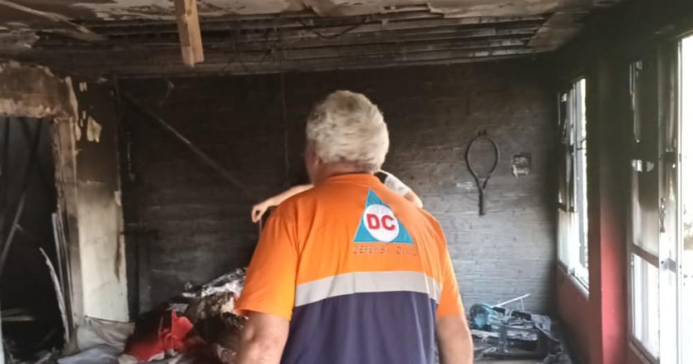 Se prendioacute fuego el primer piso de una vivienda en Lomas