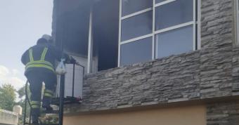 Bomberos de Lomas apagaron el incendio en el departamento