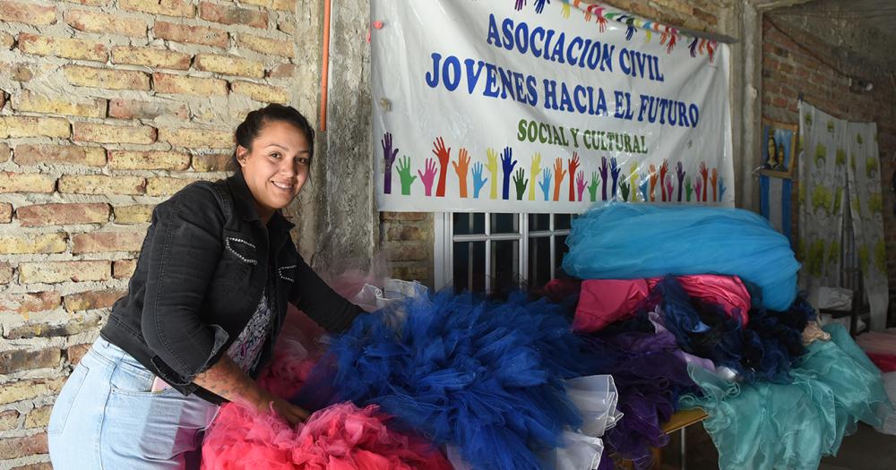 No pudo festejar sus 15 y ahora organiza las fiestas de las chicas que no pueden pagarlo 