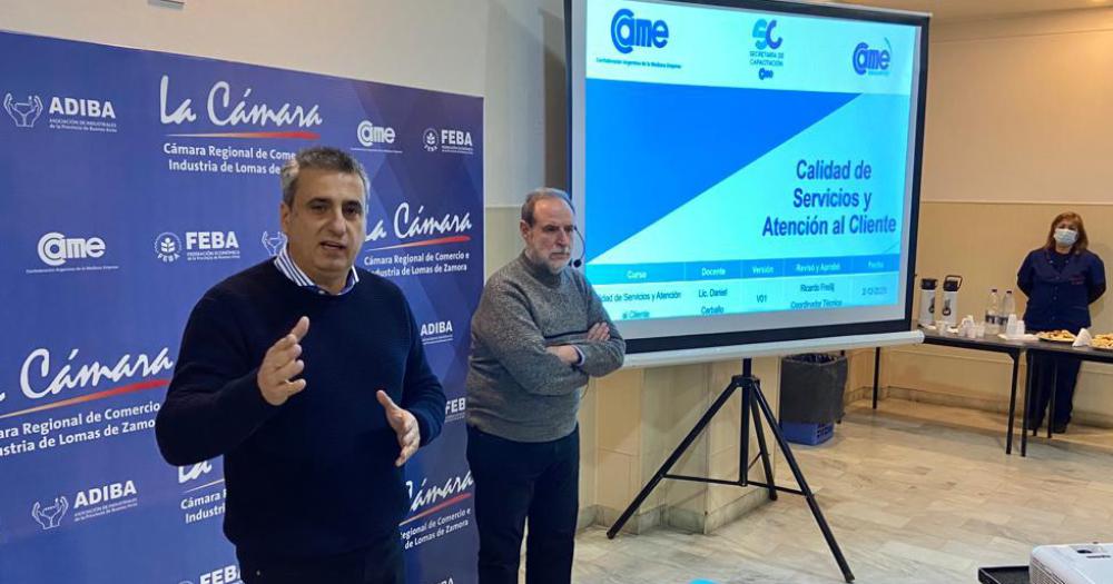 El secretario de la Cmara lomense Antonio Venezia junto al especialista en Pymes Daniel Carballo