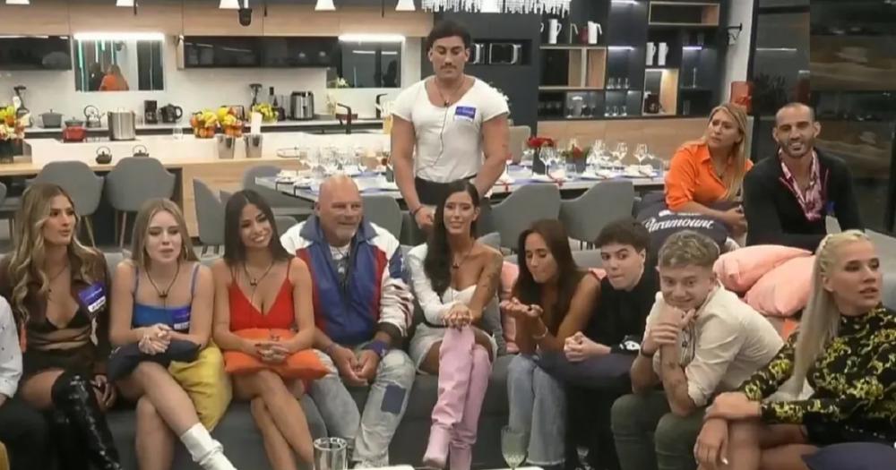 Se formoacute una pareja en Gran Hermano- asiacute fue el primer beso en la casa