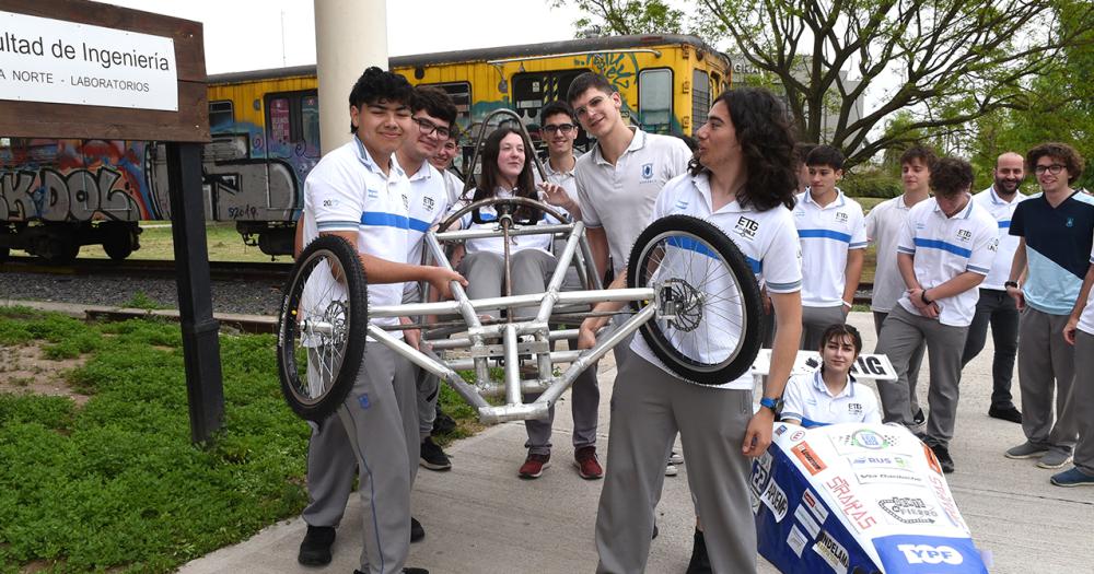Alumnos de la UNLZ preparan su debut en el Desafiacuteo ECO YPF