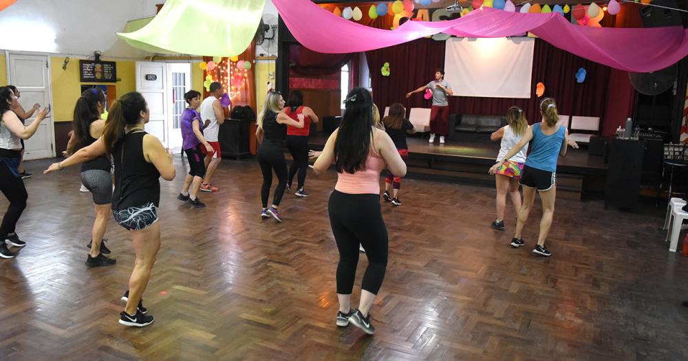 Dejoacute la arquitectura para dedicarse al baile y hoy sus clases son un eacutexito