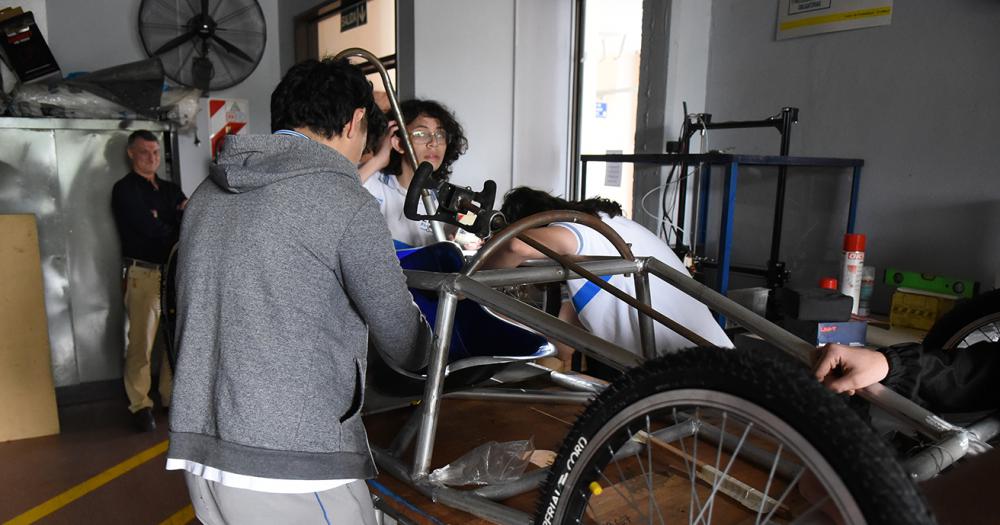 Alumnos de la UNLZ preparan su debut en el Desafiacuteo ECO YPF