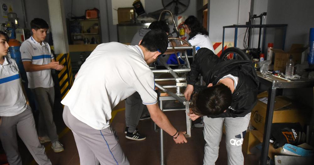 Alumnos de la UNLZ preparan su debut en el Desafiacuteo ECO YPF