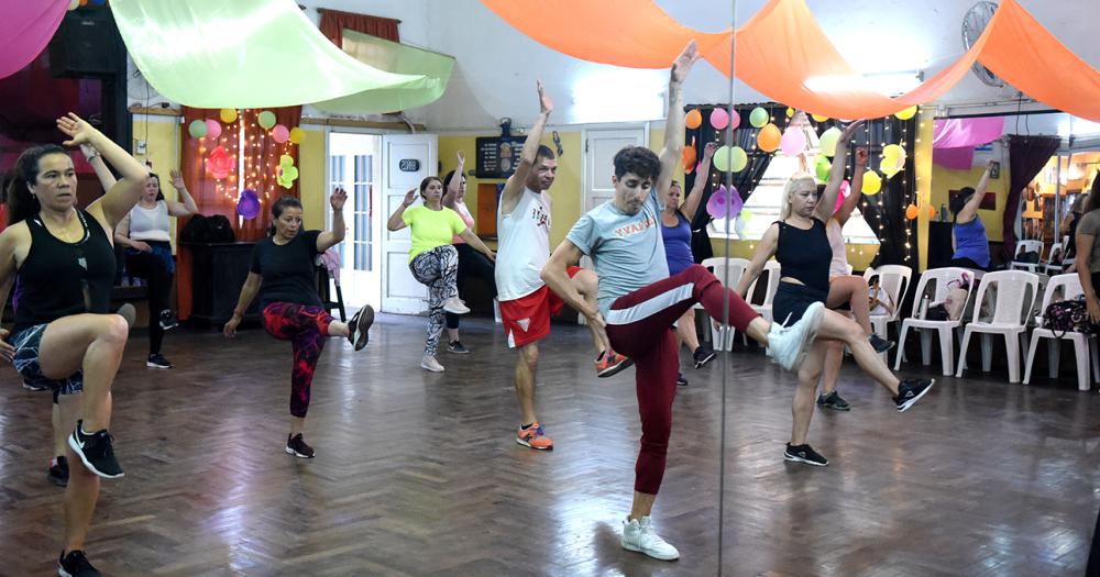 Dejoacute la arquitectura para dedicarse al baile y hoy sus clases son un eacutexito