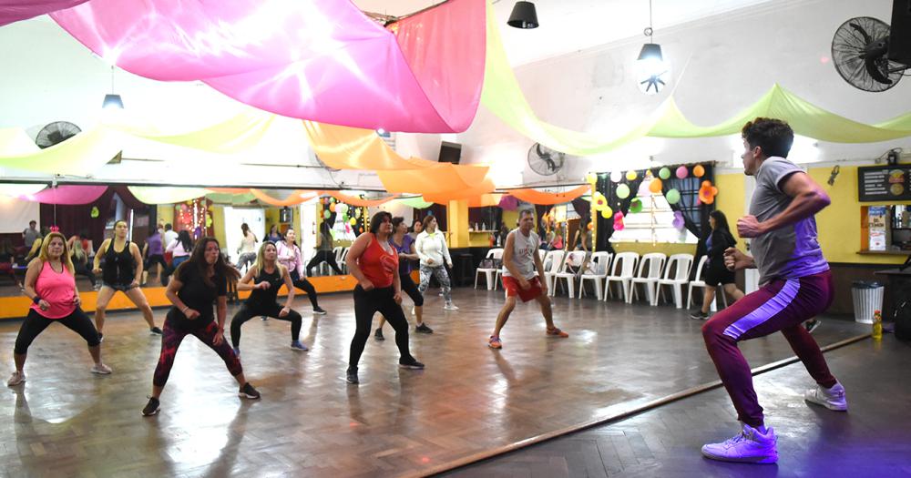 Dejoacute la arquitectura para dedicarse al baile y hoy sus clases son un eacutexito