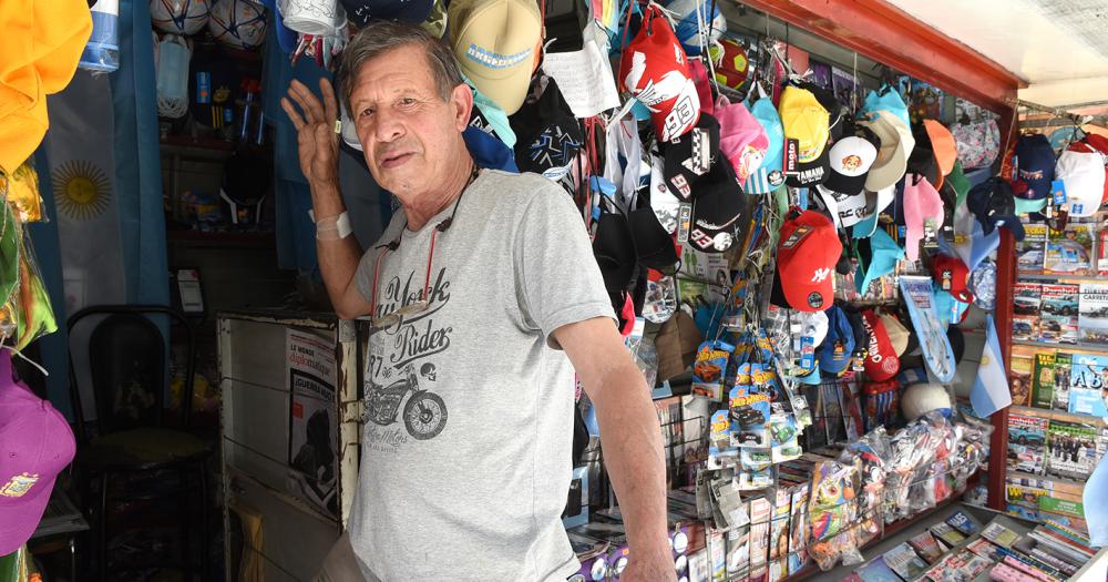 Lomas en modo Mundial- los locales ya se visten de celeste y blanco