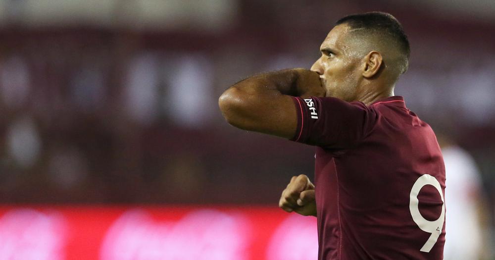 José Sand renovó nuevamente con Lanús