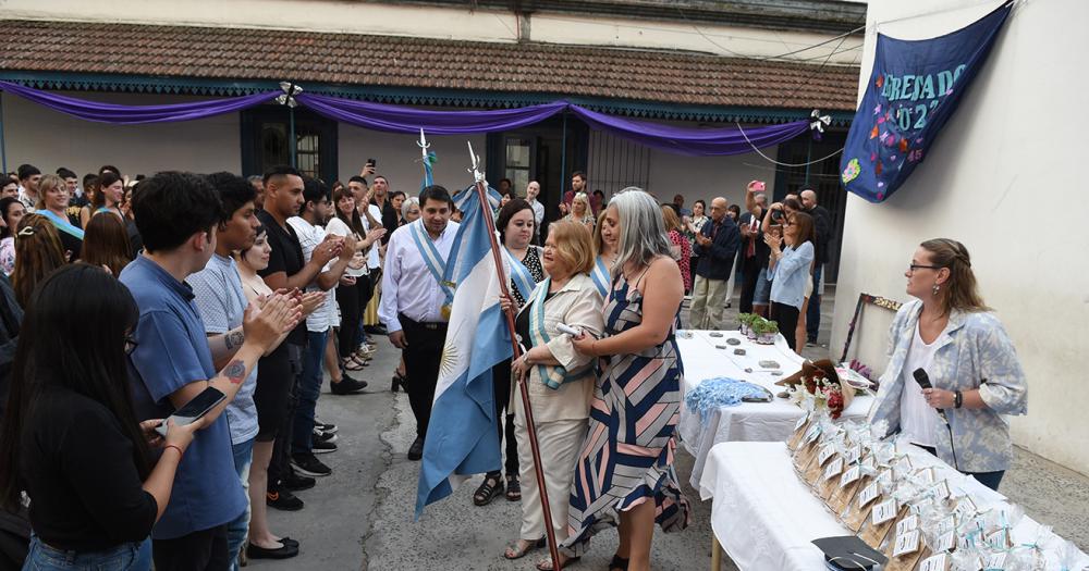 A sus 35 saldoacute una gran cuenta pendiente- terminoacute el secundario y ahora va por maacutes 