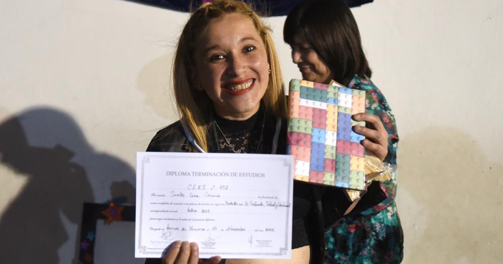 A sus 35 saldoacute una gran cuenta pendiente- terminoacute el secundario y ahora va por maacutes 