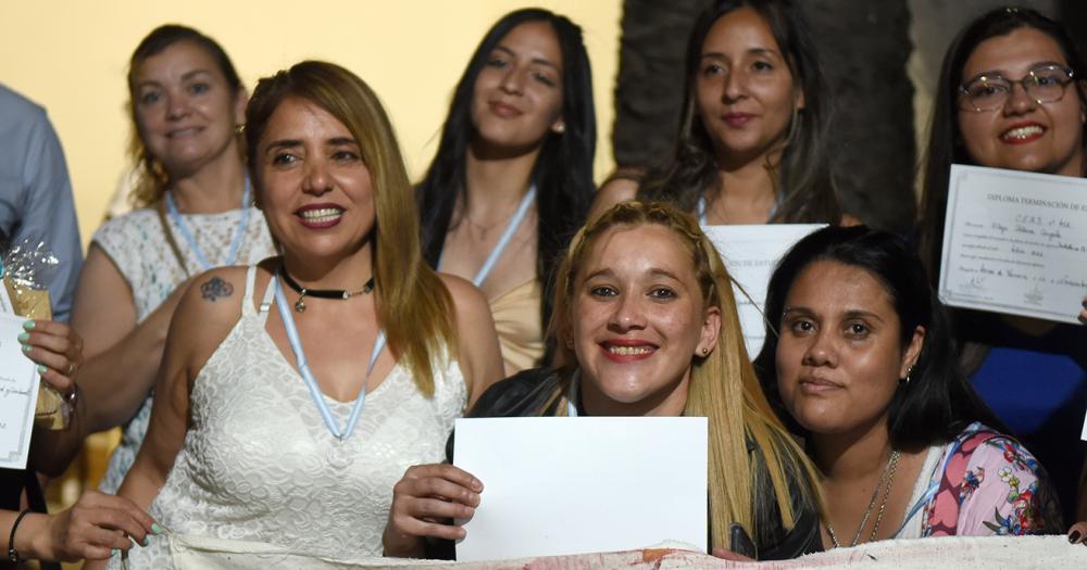 A sus 35 saldoacute una gran cuenta pendiente- terminoacute el secundario y ahora va por maacutes 