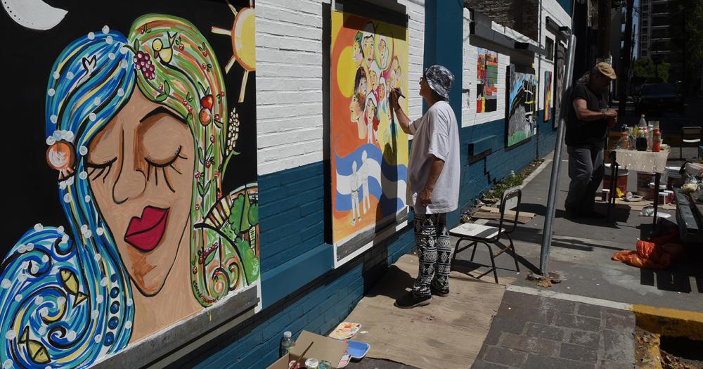 Lomas- restauran y pintan nuevos murales en el Pasaje Gonzaacutelez