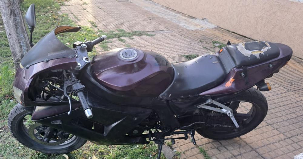 La moto incautada al hombre detenido en Turdera