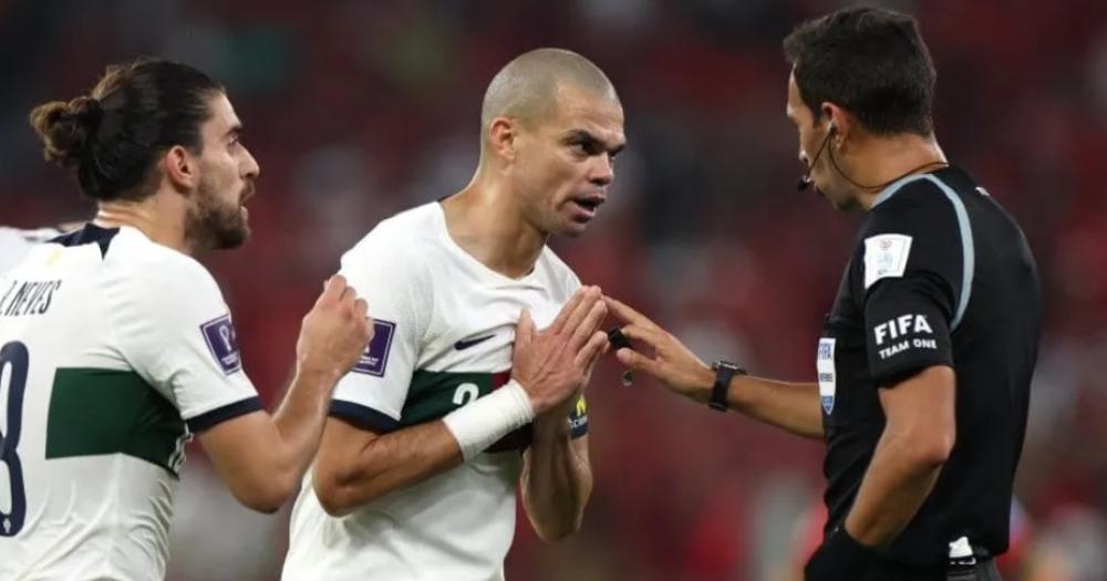 Pepe se quejó por el arbitraje del argentino Tello