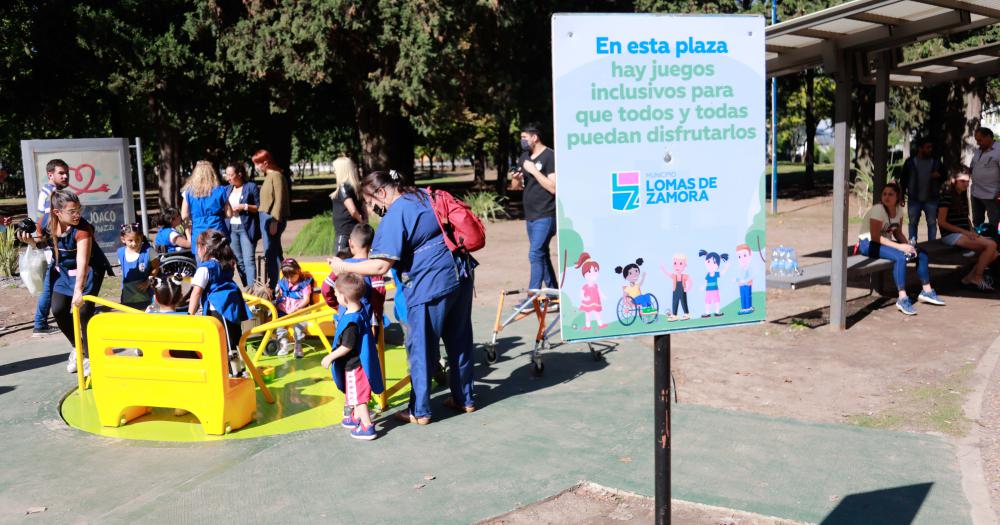 Van a instalar juegos inclusivos en todas las plazas y parques