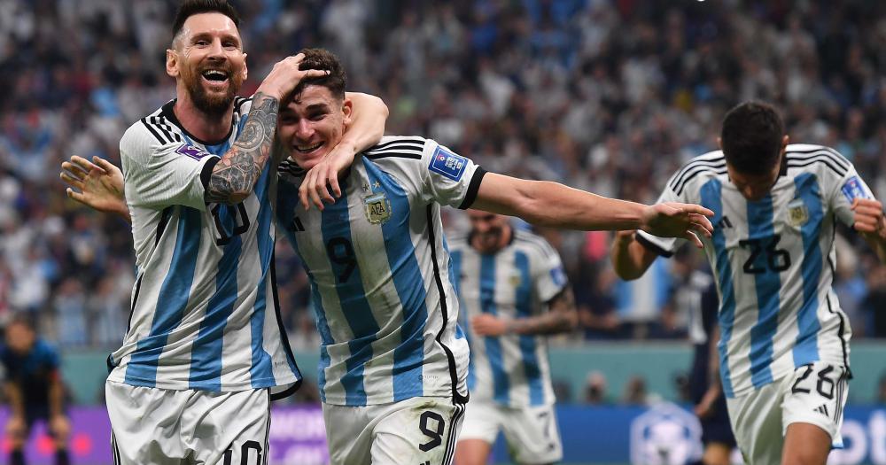 Messi y Álvarez marcaron en el prime r tiempo