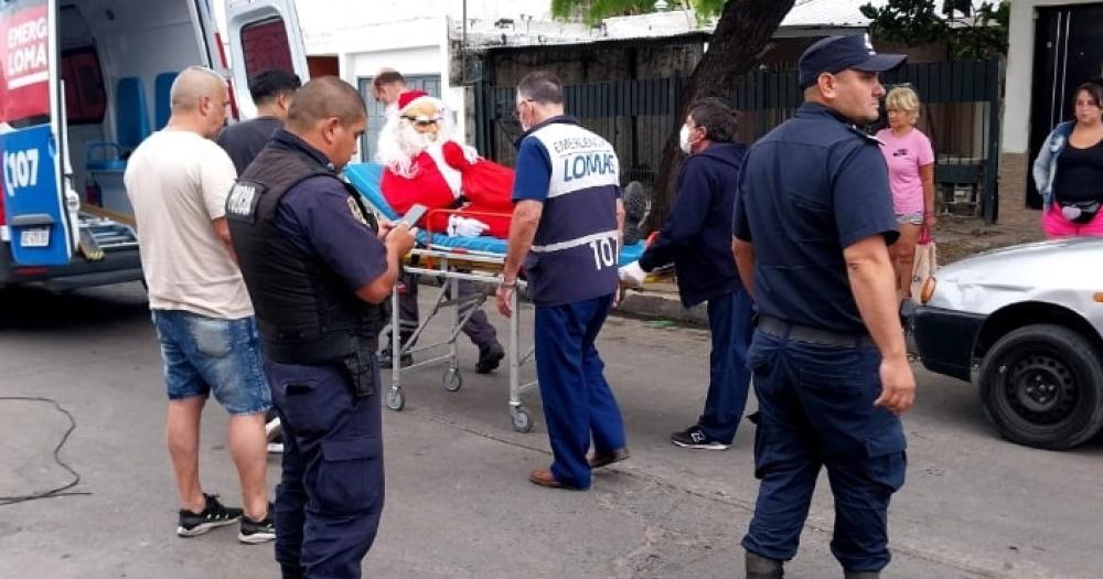 El hombre vestido de Pap� Noel fue atendido por Emergencias Lomas