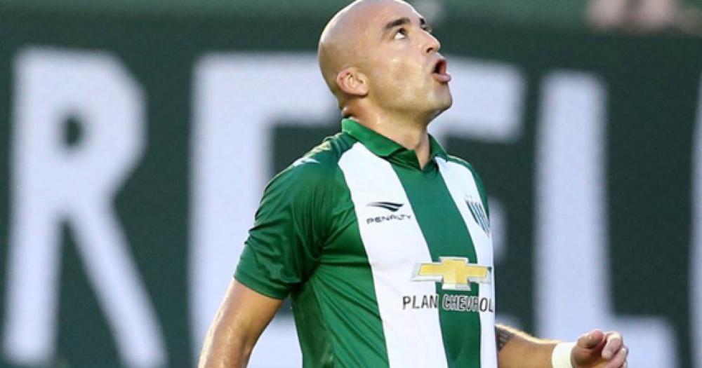 Una publicación en Twitter sobre Santiago Silva generó revuelo en Banfield