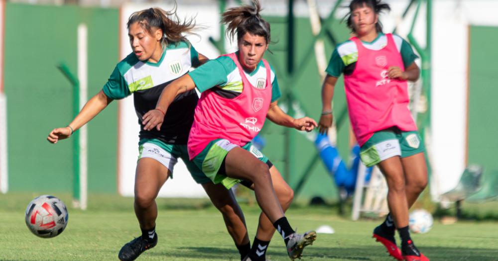 Rocío Arrieta firmó su primer contrato profesional con Banfield