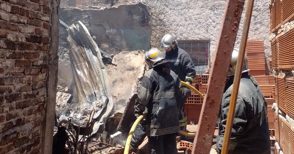 Bomberos de Lomas trabajaron en el lugar