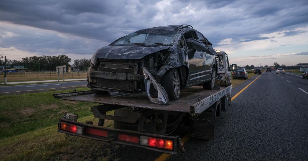 Así quedó el auto del conductor de Lomas tras el violento choque