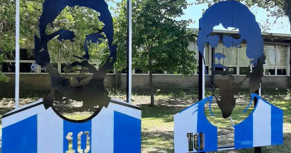 Inauguraron la escultura de Messi al lado de la de Maradona
