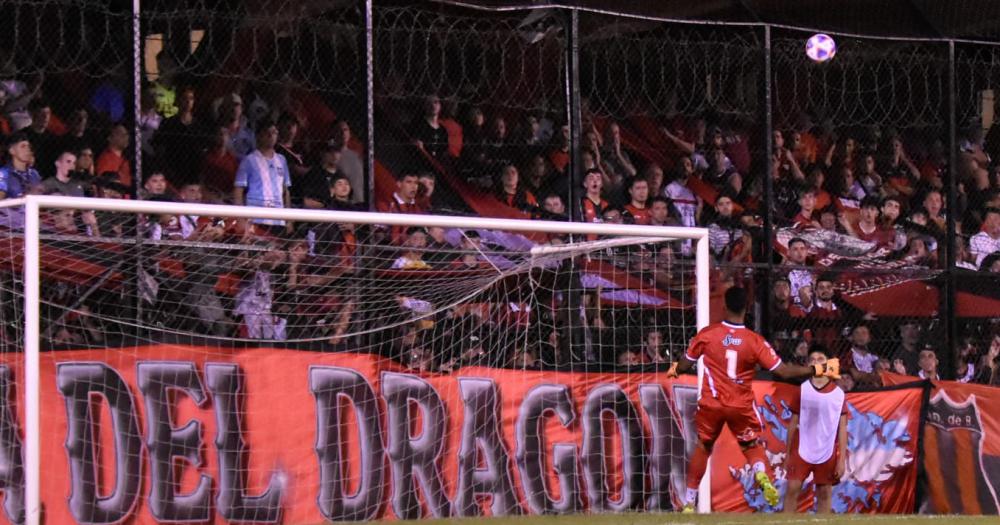 Luis López metió un gol para la historia del Gasolero