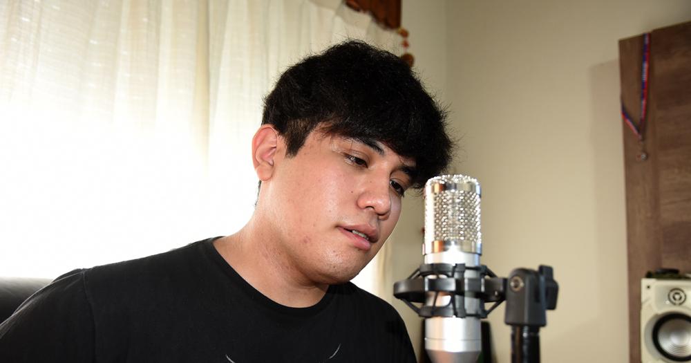 Tiene 19 antildeos y estaacute postulado para los Premios Gardel