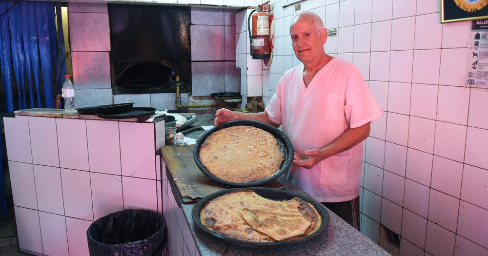 Al molde con quebracho y de parado- la historia de la Pizzeriacutea Don Juan